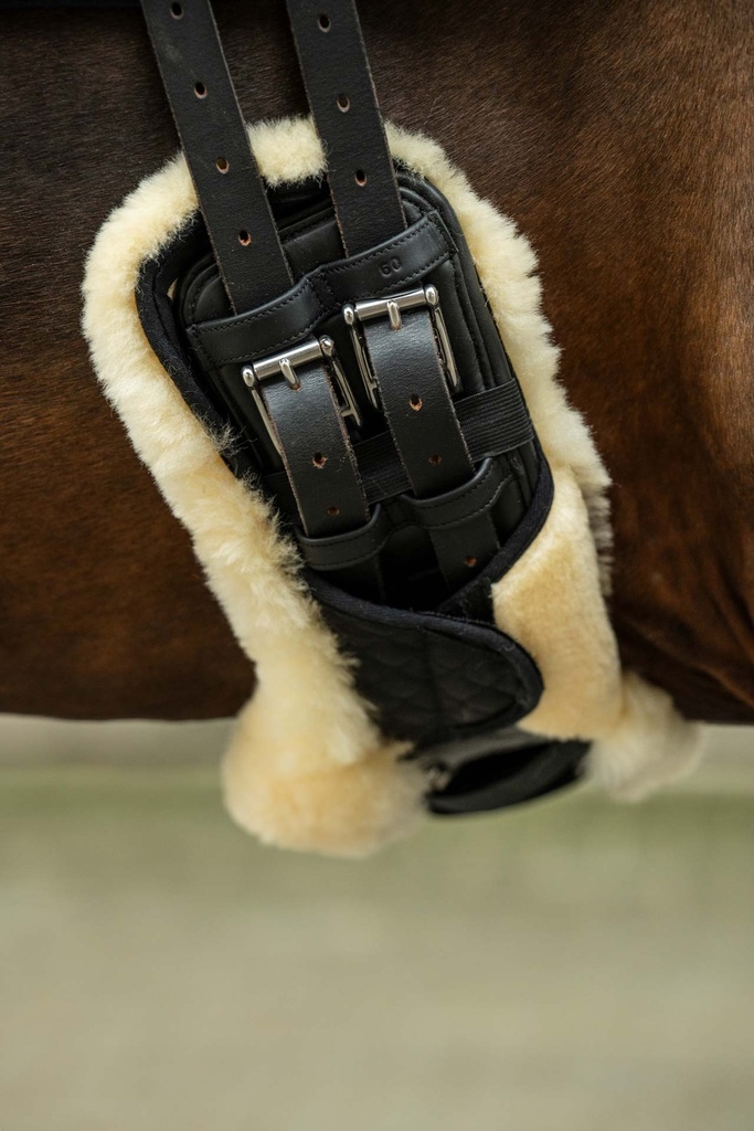 Protège sangle HKM Premium en mouton, monté sur une sangle