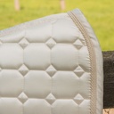 Chabraque EQS Ivory, detail du produit presentant les attaches, la matiere et le coloris