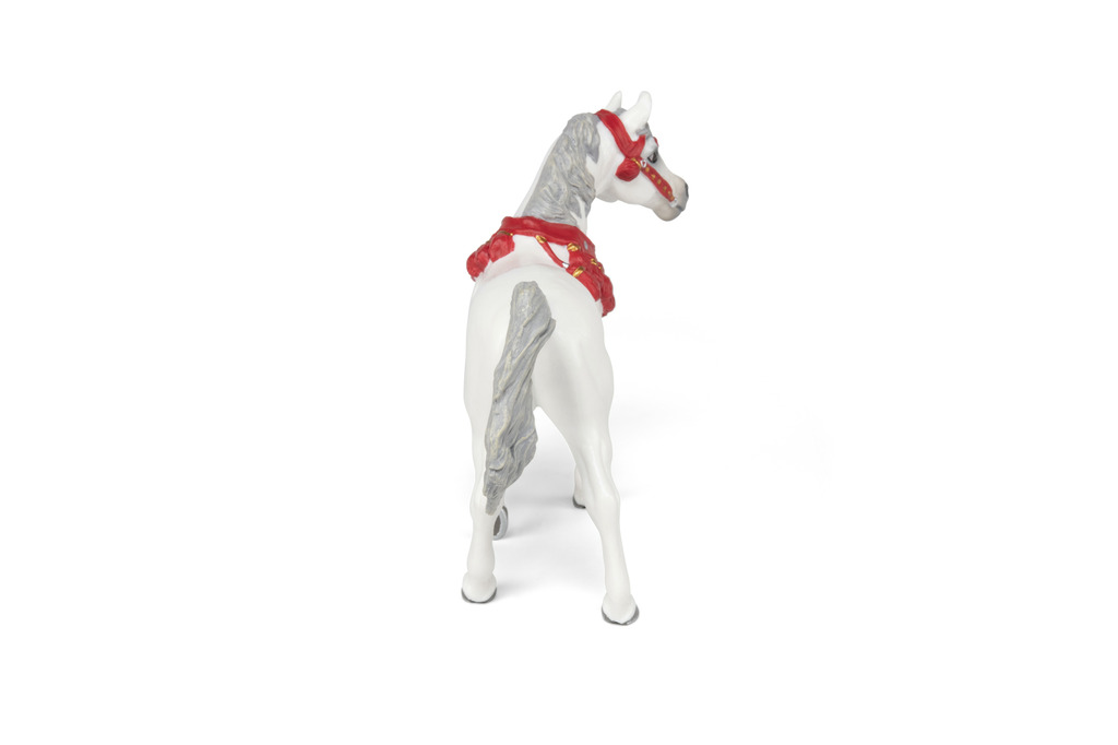Cheval Arabe blanc en tenue de parade PAPO