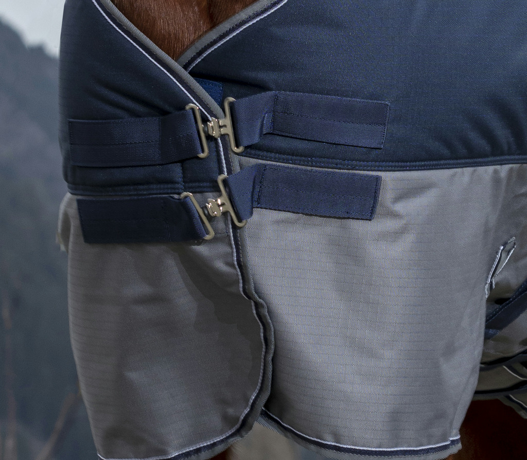 Couverture EQUITHÈME "TYREX 600 D", 300g, Belly belt