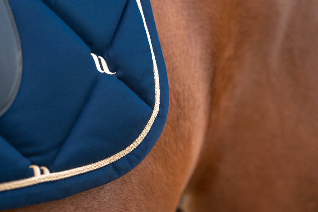 Tapis de selle de dressage BACK ON TRACK® "Night Collection"