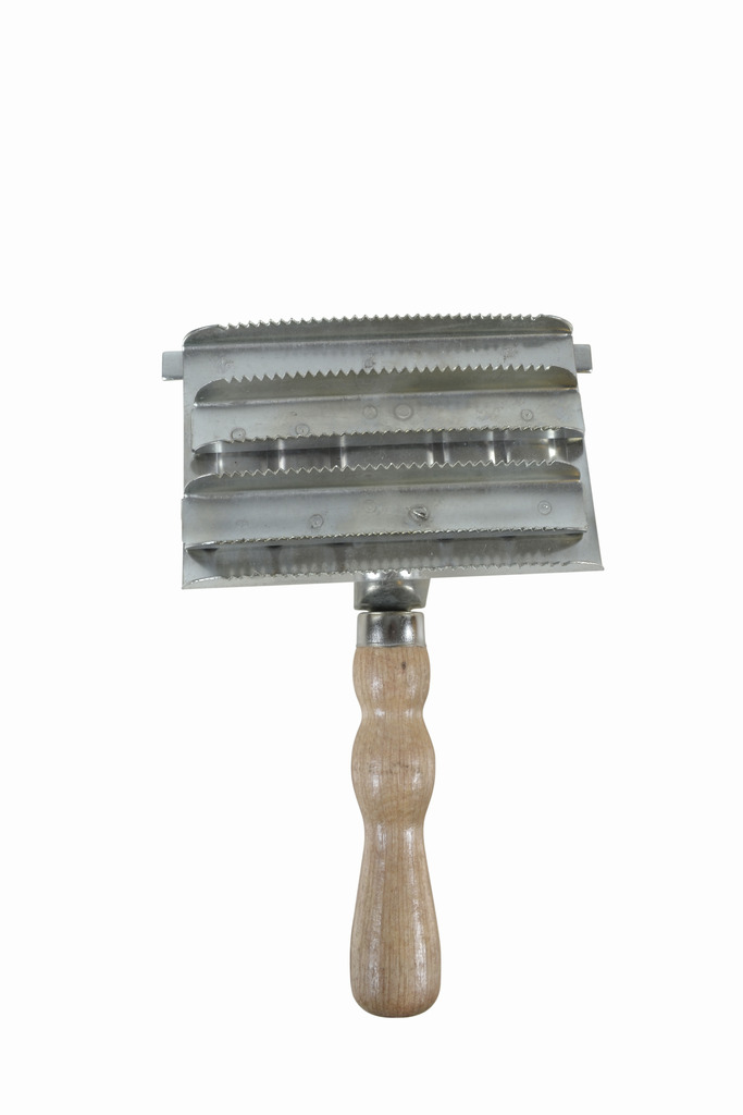 BORSTIQ metal curry comb