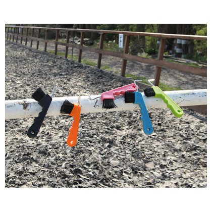 Cure-pied avec brosse et aimant